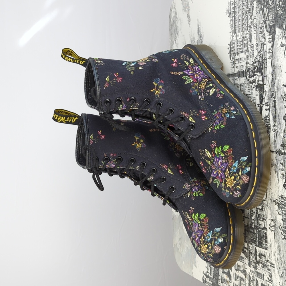 RARE Dr. Martens Castel 8-Eye Boots Black Belladonna Floral Canvas l Size 9 - Picture 3 of 11